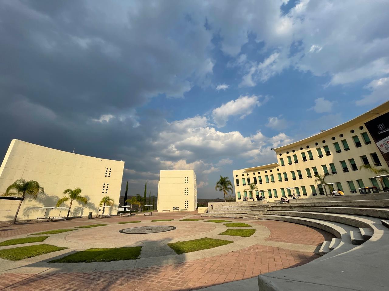 UAQ University